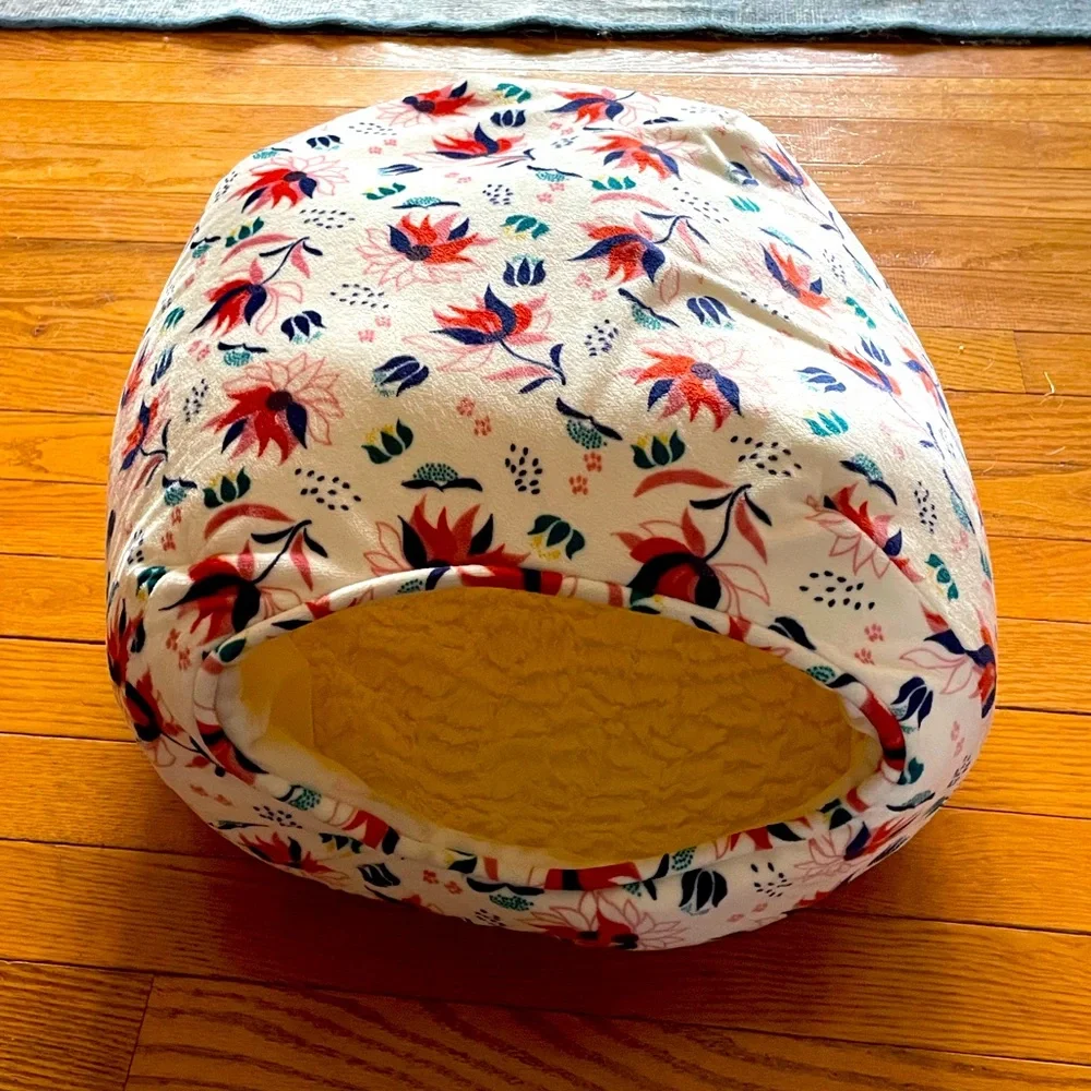 Cat Bed: Hideout Cave Pet Bed, S/M